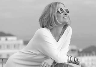 Explore bold sculptural ceramics by Nini Andrade Silva x Bordallo Pinheiro: pitchers, centerpieces, and bowls inspired by Madeira’s nature. Buy now on SHOPDECOR®