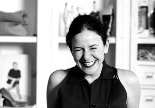 Discover Gentucca Bini’s poetic collaboration with Bitossi. Explore the iconic Mano Nella Mano vase and her approach to contemporary design. | Shop now on ShopDecor