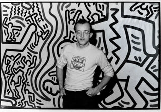 Explore Keith Haring’s iconic designs and vibrant collaborations. Discover art and furniture that bring his bold style to life. Buy now on SHOPDECOR®