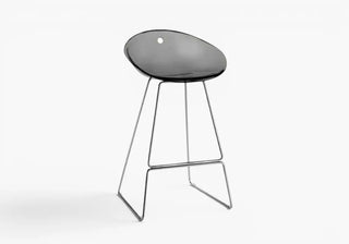 Experience the comfort of the Pedrali Gliss collection by Archirivolto, where organic form and contemporary design create timeless seating. Grab yours on ShopDecor®.