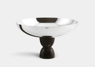 Elegant Sambonet home decor with Gio Ponti centerpieces and designer candle holders for refined table decoration and interiors. ShopDecor®: available now.