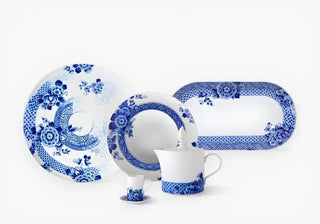 Iconic tableware with bold design, blending inspiration and contemporary elegance to create expressive, refined, and visually striking dining experiences.