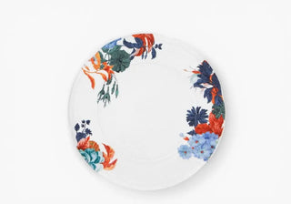 Discover refined and modern porcelain plates that blend design and function, perfect for elegant dining and versatile everyday table settings in your home.