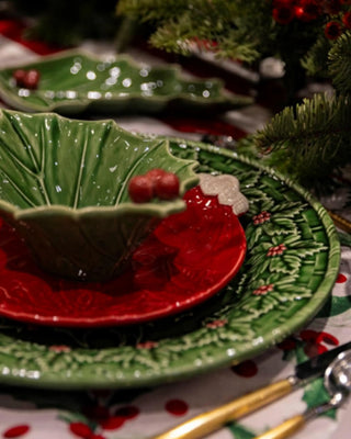 Bordallo Pinheiro Holly/Azevinho charger plate - Buy now on ShopDecor - Discover the best products by BORDALLO PINHEIRO design