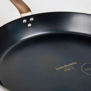 KnIndustrie K7 Lyonnaise Pan diam. 28 cm. - 11.81 in. - black with bronze handle - Buy now on ShopDecor - Discover the best products by KNINDUSTRIE design