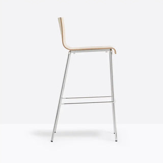 Pedrali Kuadra stool with oak shell and round steel frame