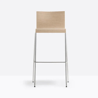 Pedrali Kuadra stool with oak shell and round steel frame