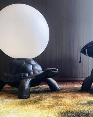 Qeeboo Turtle Carry 落地燈，烏龜造型