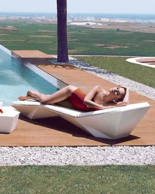 Vondom Faz sun lounger in polyethylene with upholstered cushion