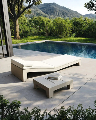 Vondom Jut sun lounger in polyethylene
