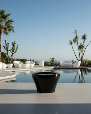 Vondom Maceta Centro Alto Planter vase in polyethylene