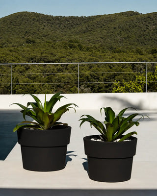Vondom Maceta Planter vase in polyethylene