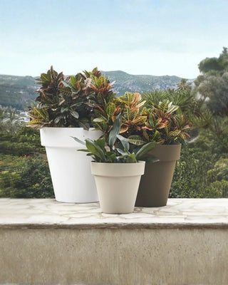 Vondom Maceta Planter vase in polyethylene