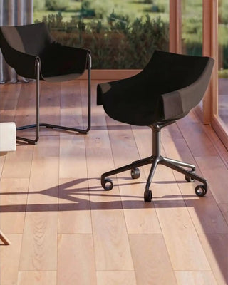 Vondom Manta swivel caster armchair with polypropylene shell and powder-coated metal four-star base