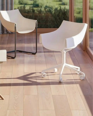 Vondom Manta swivel caster armchair with polypropylene shell and powder-coated metal four-star base