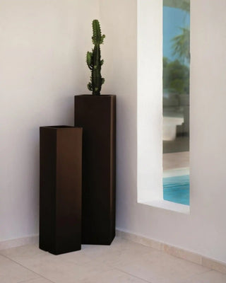 Vondom Cubo Torre Cuadrada Planter vase in polyethylene