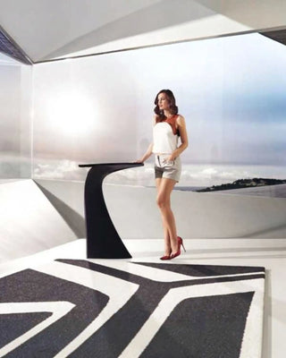 Vondom Wing high table 100 cm in polyethylene