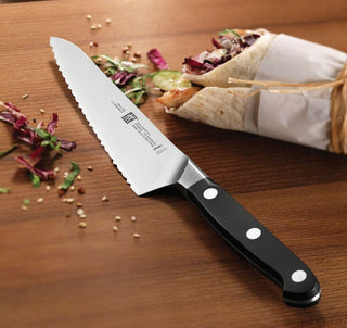 Zwilling Pro Compact Chef’s knife 14 cm - Buy now on ShopDecor - Discover the best products by ZWILLING design