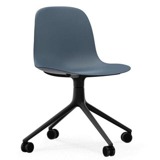 Normann Copenhagen Form polypropylene swivel chair with 4 wheels, black aluminium legs - Buy now on ShopDecor - Discover the best products by NORMANN COPENHAGEN design