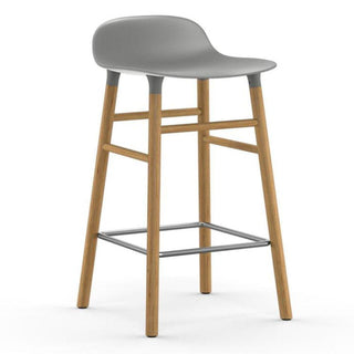 Normann Copenhagen Form oak bar stool with polypropylene seat h. 65 cm. Normann Copenhagen Form Grey - Buy now on ShopDecor - Discover the best products by NORMANN COPENHAGEN design