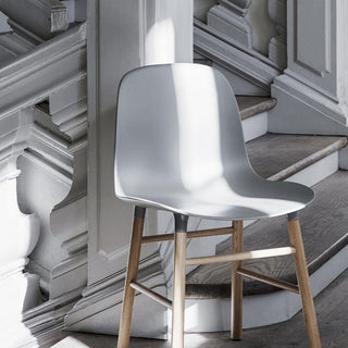 Normann Copenhagen Form polypropylene chair with oak legs - Buy now on ShopDecor - Discover the best products by NORMANN COPENHAGEN design